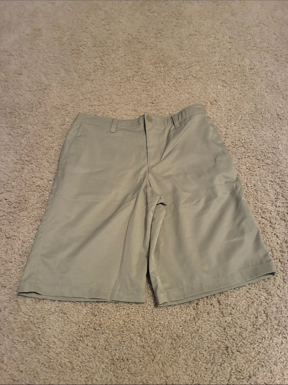 Under Armour Khaki Shorts (size 16)